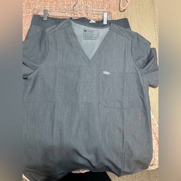 FIGS gray scrubs size medium top, large joggers - Picture 2 of 9